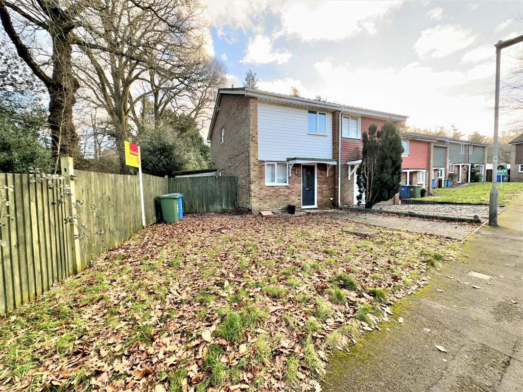 Bracknell, Berkshire, RG12 3 bed end of terrace house for sale £360,000