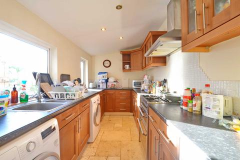 4 bedroom terraced house to rent, Clifford Road, Fishponds