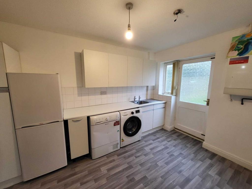 Mersey Meadow, Didsbury 4 bed detached house £2,000 pcm (£462 pw)