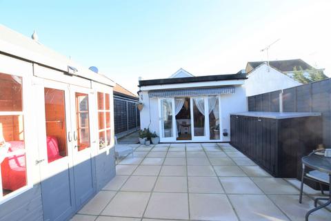 2 bedroom semi-detached bungalow for sale - Clacton-on-Sea