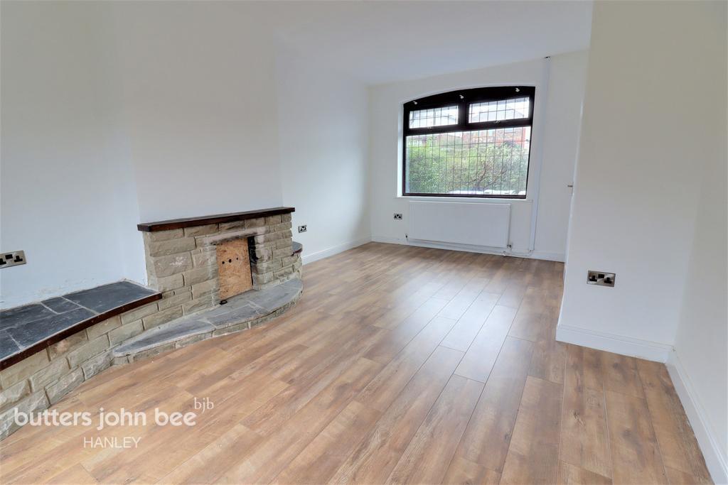 Milton Road, Sneyd Green, ST1 6HT 3 bed townhouse £120,000