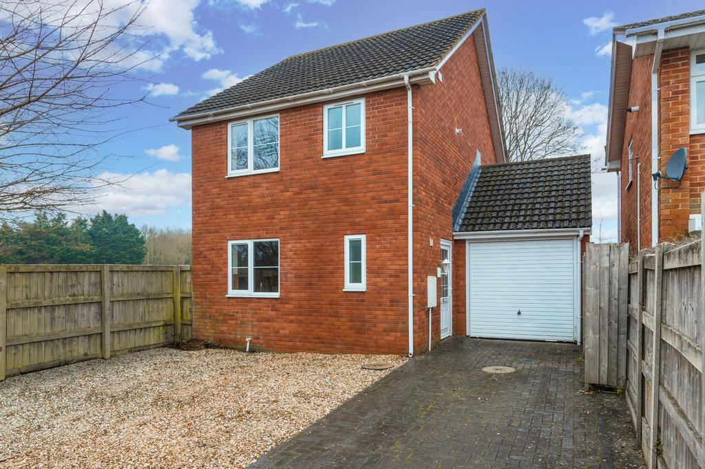 Willow Walk, Crediton, EX17 3 bed detached house £300,000
