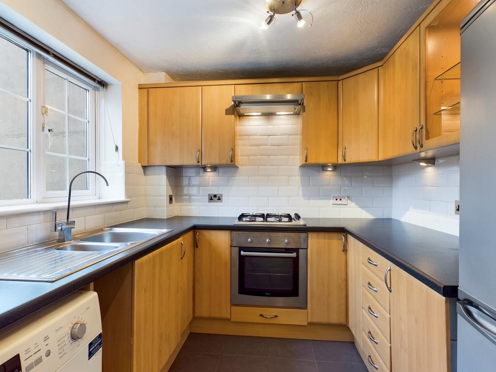 Gander Drive, Rooksdown, Basingstoke, RG24 2 bed terraced house £