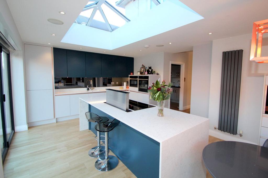The Broadway, Tynemouth, NE30 4 bed detached house for sale £925,000