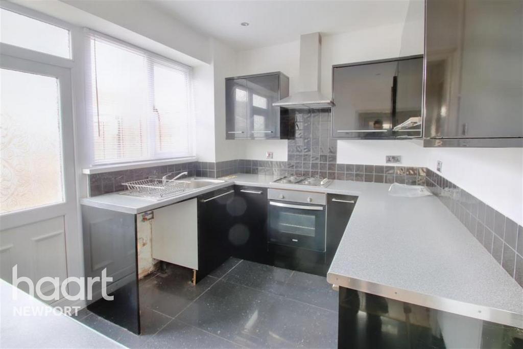 Maesglas Crescent, Newport 3 bed semidetached house to rent £995 pcm