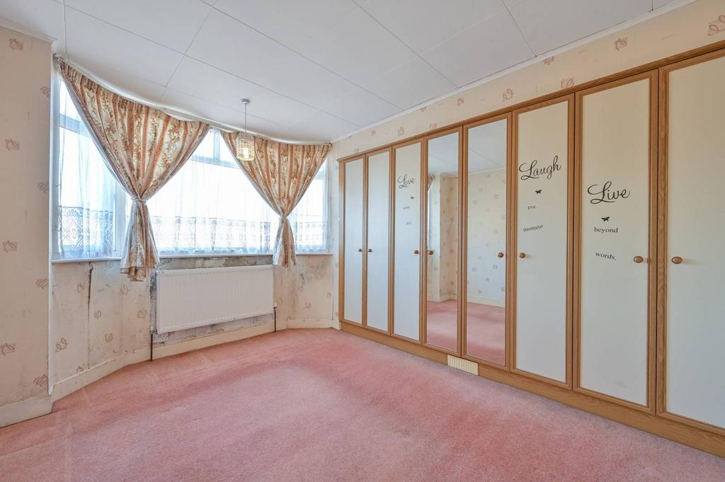 Hatch Road, Norbury, London, SW16 3 bed terraced house for sale £475,000