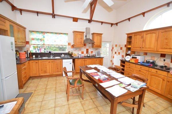 Breakfast/kitchen