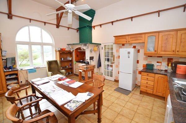 Breakfast/kitchen