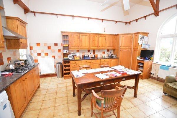 Breakfast/kitchen