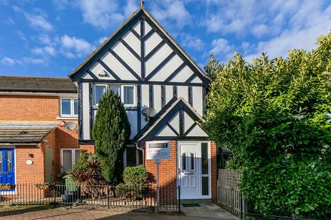 3 bedroom terraced house for sale - Gittens Close, BROMLEY, Kent, BR1