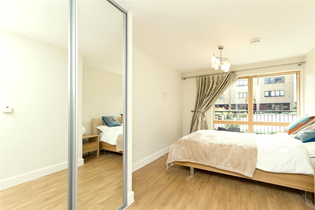 Mildmay Avenue, Islington, London 3 bed flat for sale £650,000