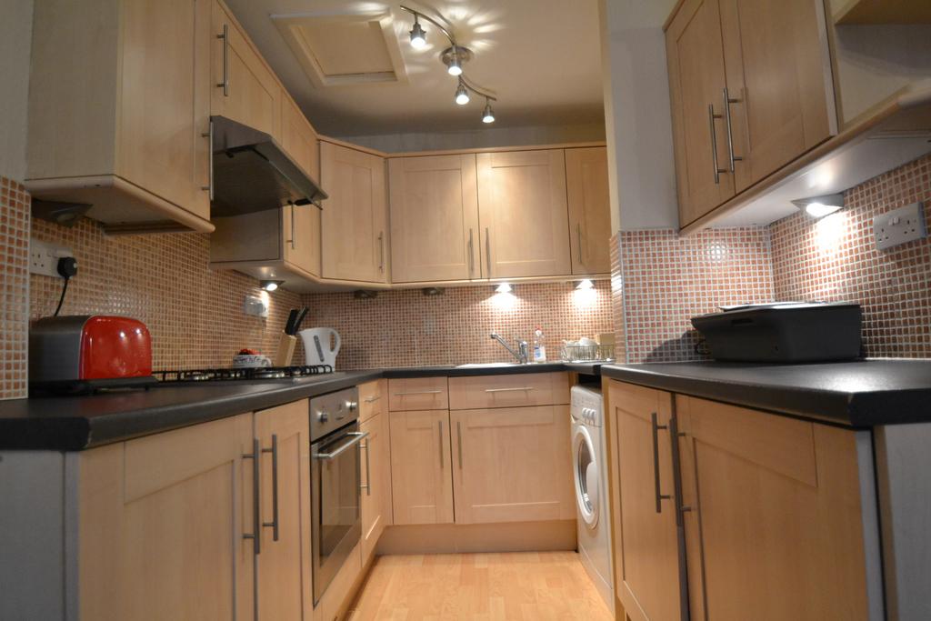William Street, Edinburgh, EH3 1 bed flat £850 pcm (£196 pw)