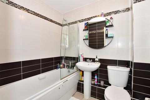 2 bedroom flat for sale - Quarles Park Road, Chadwell Heath, Essex