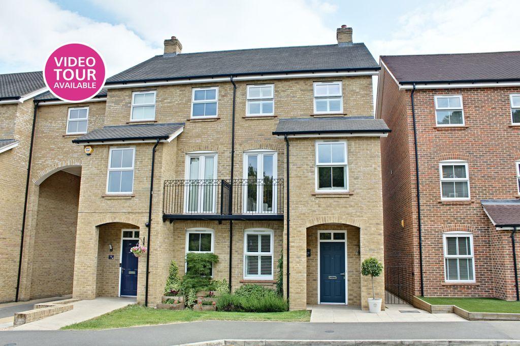 8, Cufaude Lane, Sherfield Park... 3 bed semidetached house £450,000