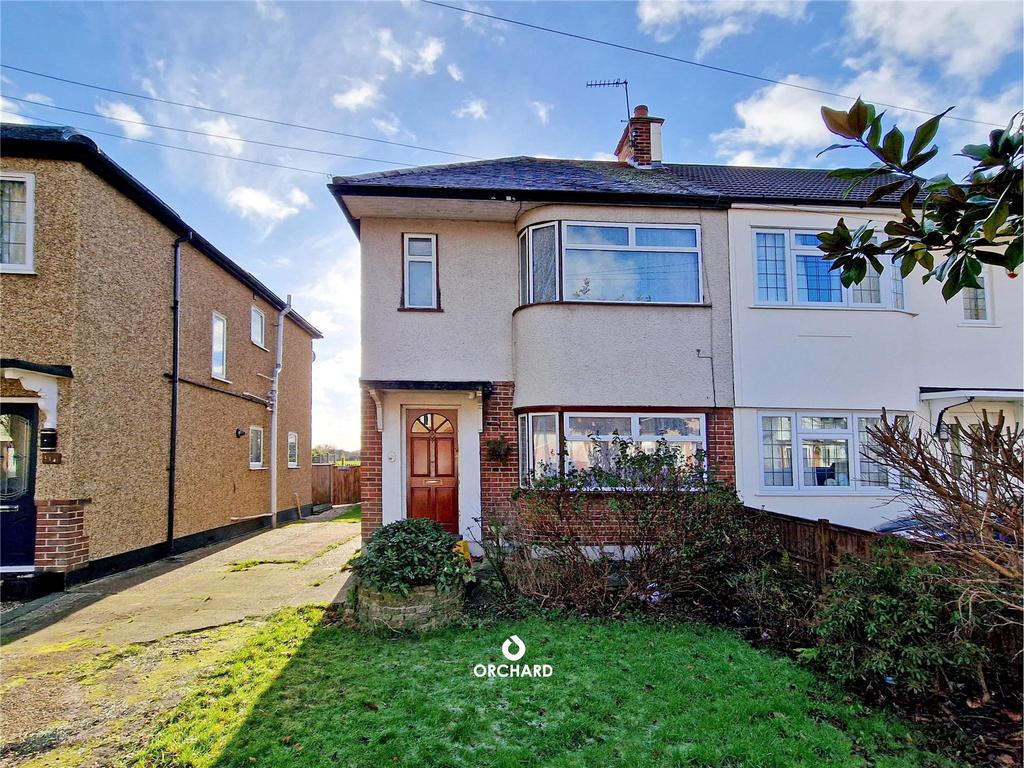 Burnham Avenue, Ickenham, Middlesex, UB10 2 bed semidetached house for
