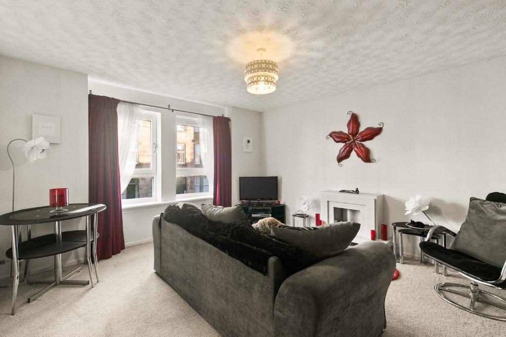 Hartfield Court, Dumbarton, West Dunbartonshire, G82 1 bed flat £65,000