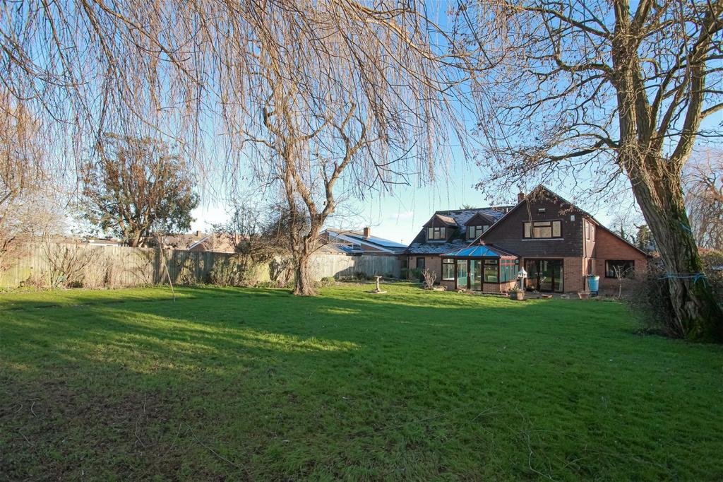 Bloxham Road, Banbury 4 bed detached house £850,000