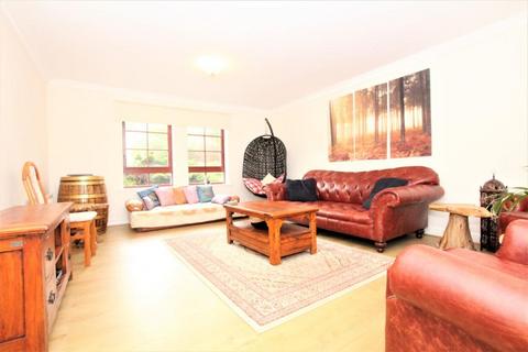 3 bedroom flat to rent, Orchard Brae Avenue, Orchard Brae, Edinburgh, EH4