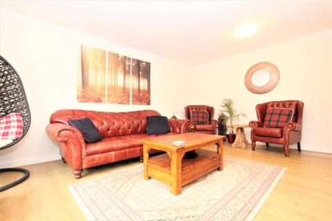 3 bedroom flat to rent, Orchard Brae Avenue, Orchard Brae, Edinburgh, EH4