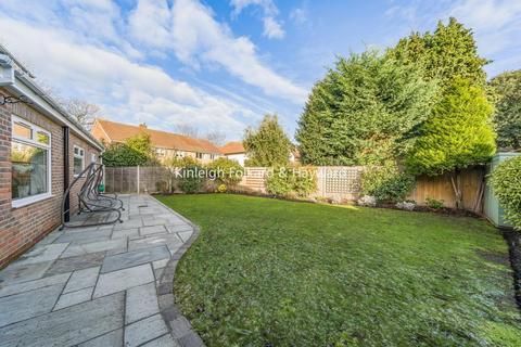 4 bedroom detached house for sale - Logs Hill, Bromley