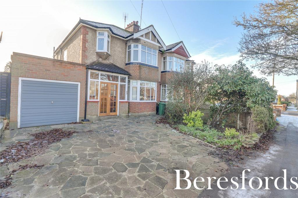 Oliver Road, Shenfield, CM15 3 bed semidetached house £740,000