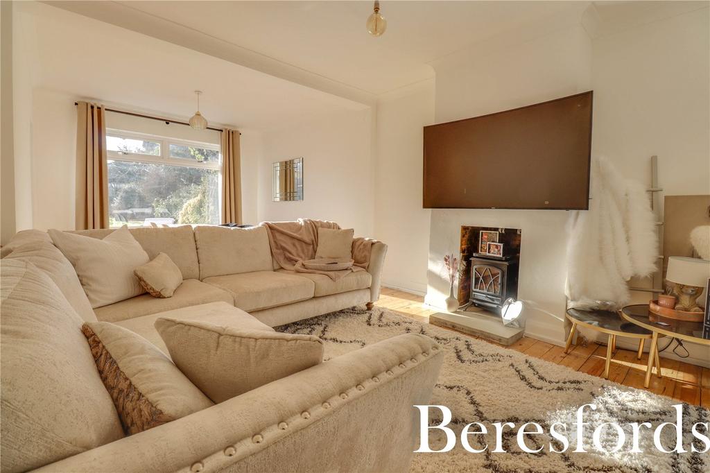 Oliver Road, Shenfield, CM15 3 bed semidetached house £740,000
