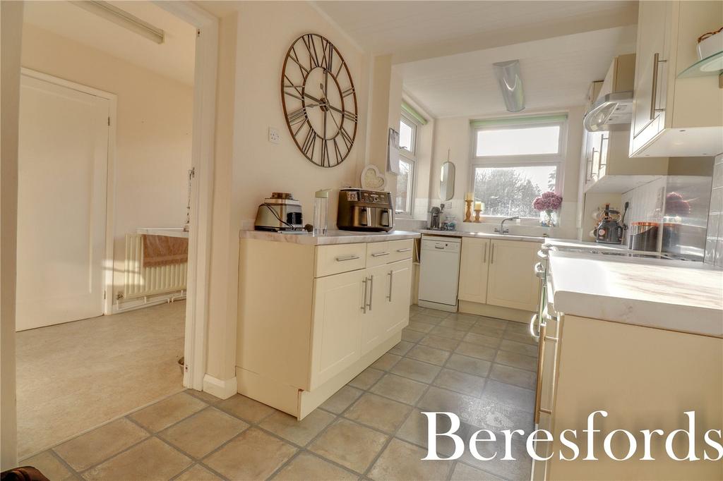 Oliver Road, Shenfield, CM15 3 bed semidetached house £740,000