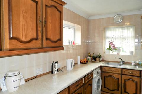 2 Maybrick Road, Hornchurch, RM11 2AZ