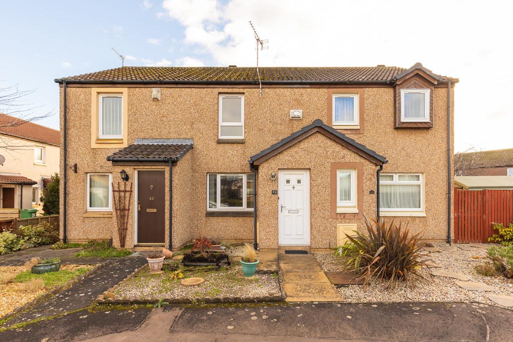43 Stoneyhill Place, Musselburgh... 2 bed terraced house £175,000