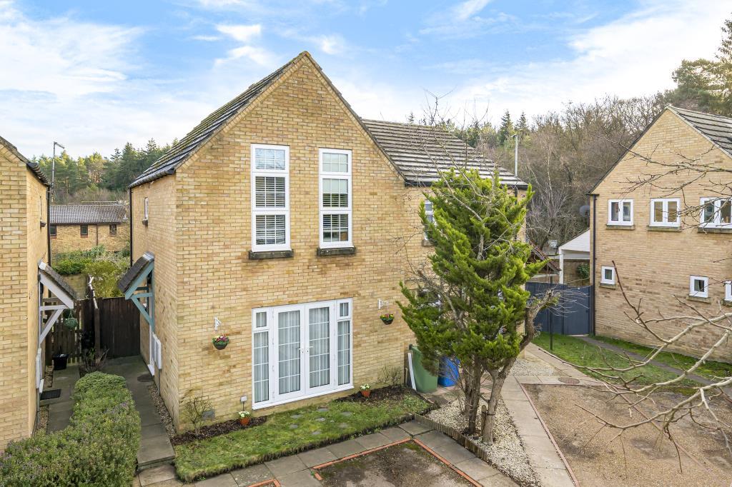 Bracknell, Berkshire, RG12 3 bed semidetached house for sale £400,000