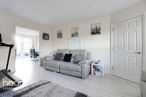 3 bedroom semi-detached house for sale - Icknield Way, Luton