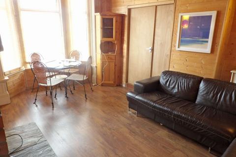 2 bedroom flat for sale, Coleridge Avenue, Westoe, South Shields, Tyne & Wear, NE33 3HA