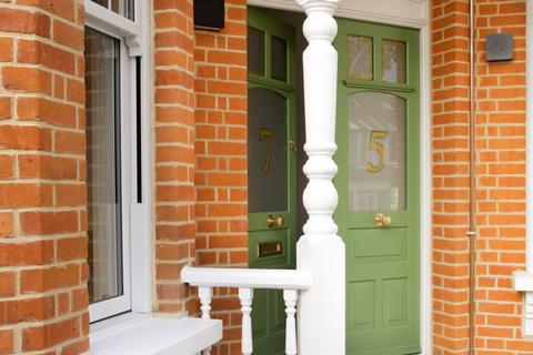 Flat 4, 77 Selborne Road, London, N14 7DE
