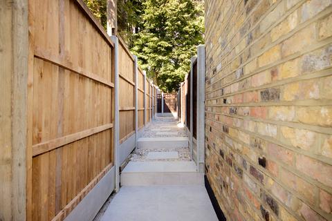 Flat 4, 77 Selborne Road, London, N14 7DE