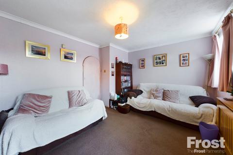 4 bedroom semi-detached house for sale - Southville Road, Feltham, TW14