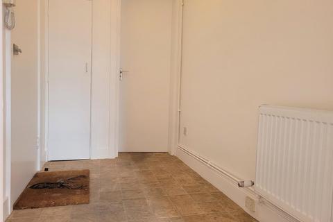 Studio to rent - Blenheim Gardens, London, SW2