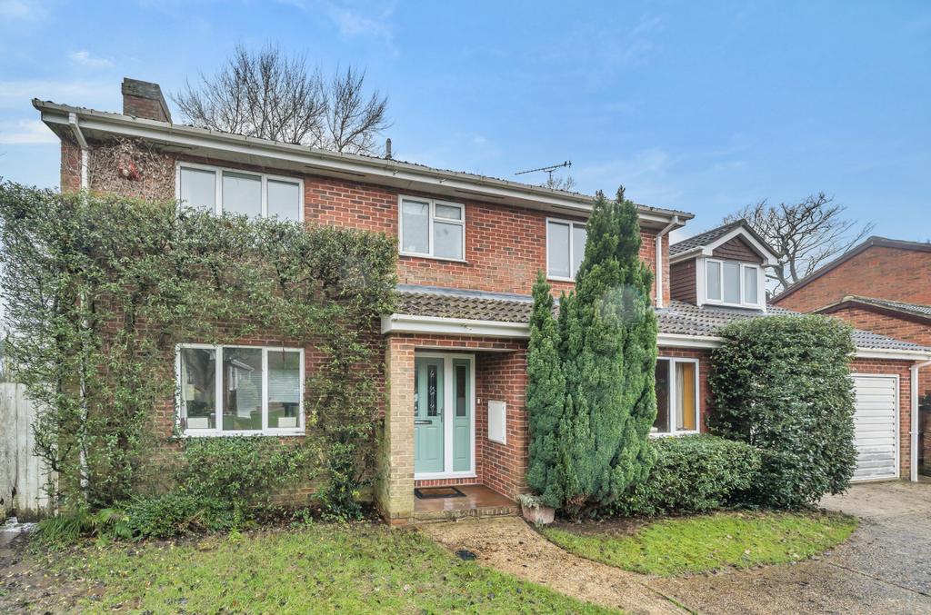 Fairway Gardens, Rownhams, Southampton, Hampshire, SO16 5 bed detached