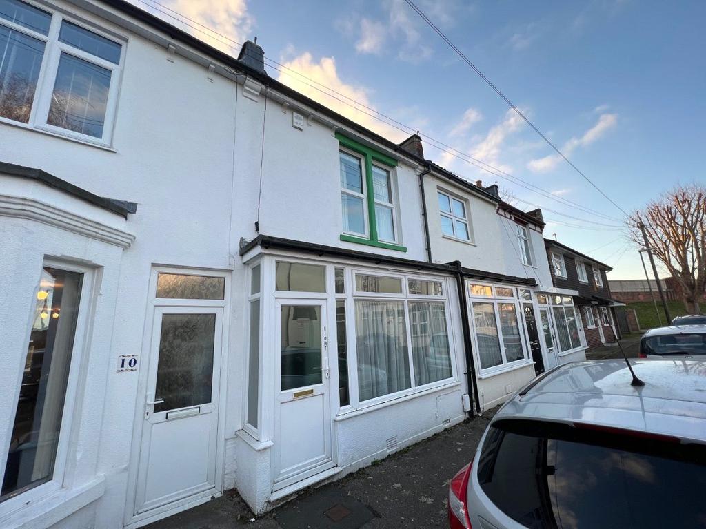 St Anns Crescent, Gosport, Hampshire, PO12 2 bed terraced house £