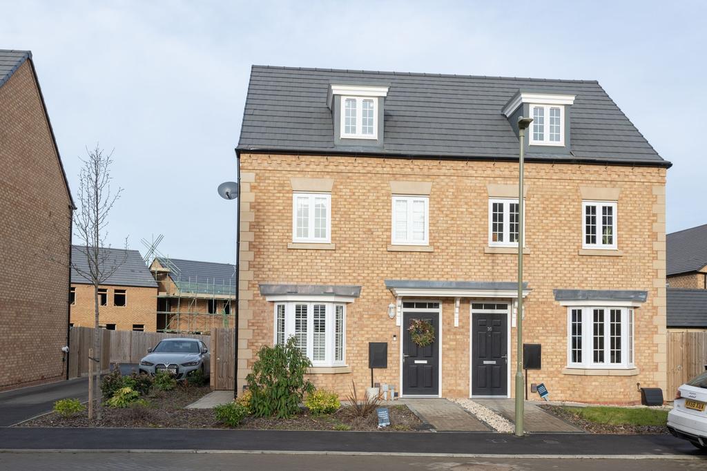 Heron Drive, Witney, OX28 3 bed semidetached house for sale £415,000