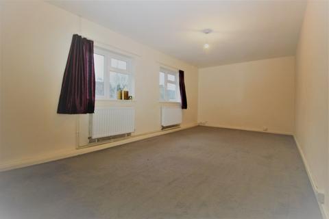 2 bedroom flat to rent, High Street, Chesterton