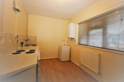 2 bedroom flat to rent, High Street, Chesterton