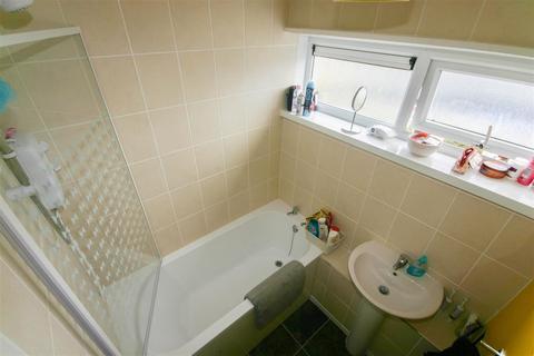 120 Howards Grove, Shirley, Southampton, SO15 5PW