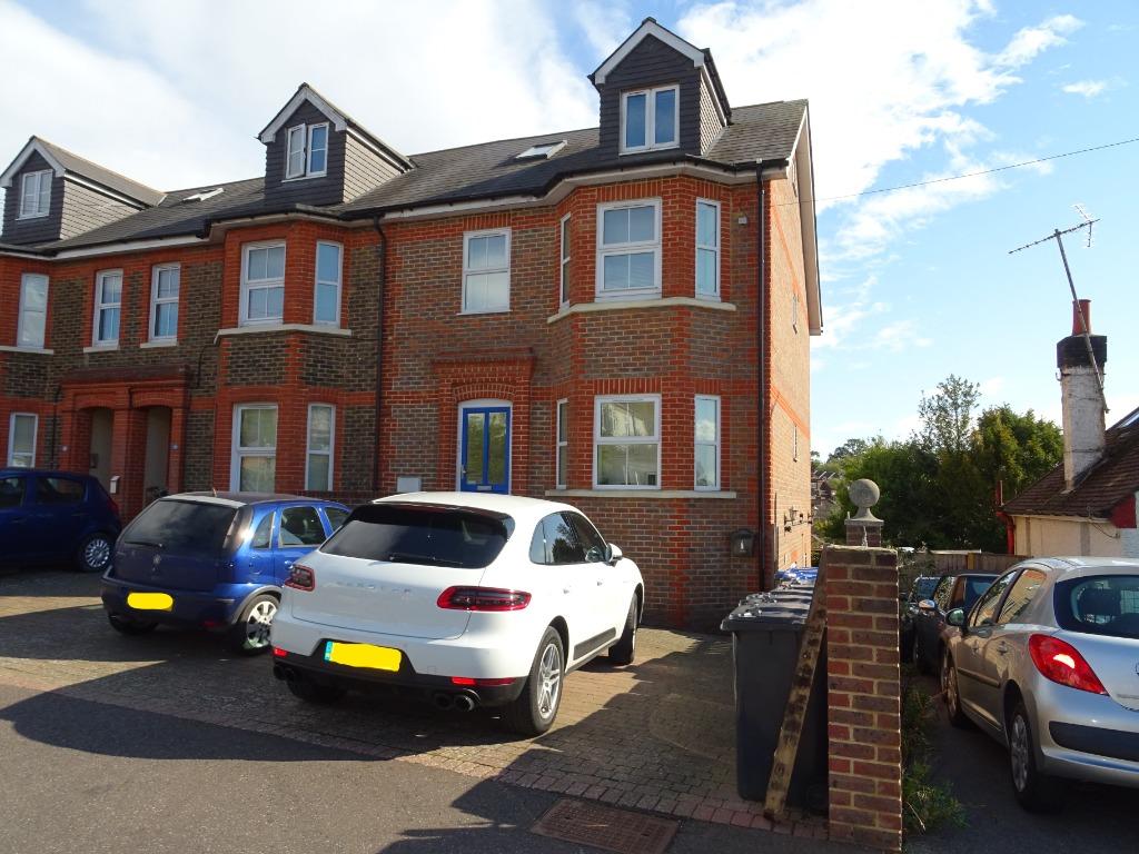 Ashenground Road, Haywards Heath, RH16 1 bed flat £925 pcm (£213 pw)