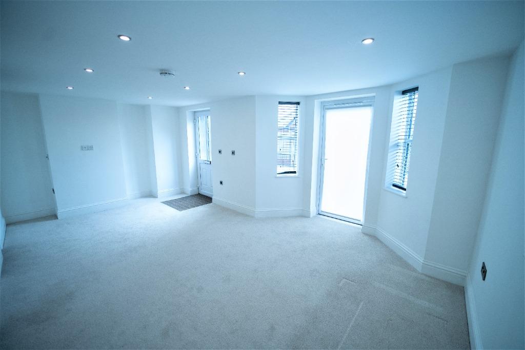 Ashenground Road, Haywards Heath, RH16 1 bed flat £925 pcm (£213 pw)