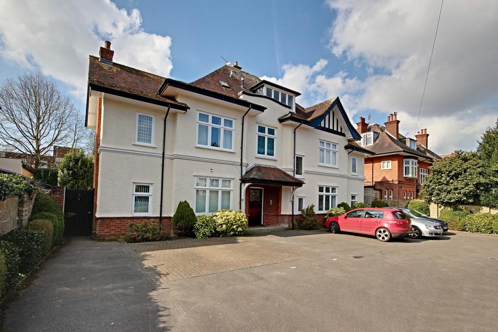 Portchester Road, Bournemouth BH8 2 bed flat £1,050 pcm (£242 pw)