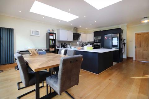 4 bedroom semi-detached house for sale, Malden Way, New Malden