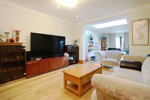 4 bedroom semi-detached house for sale, Malden Way, New Malden