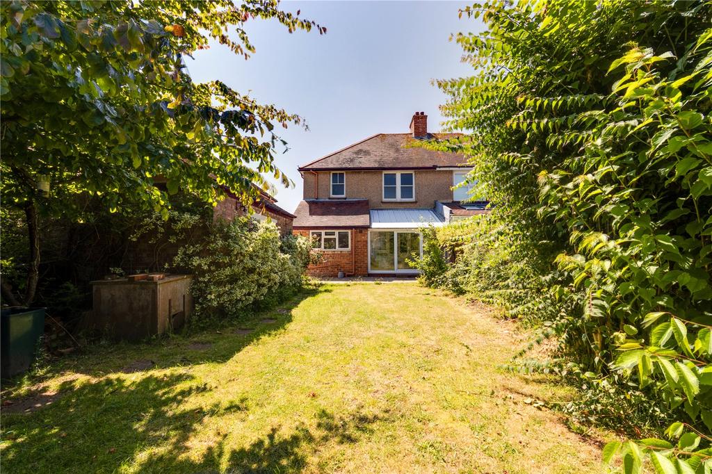 Loxwood Avenue, Worthing, West Sussex, BN14 3 bed semidetached house