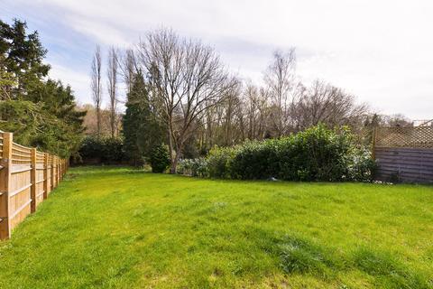 121 Cherry Tree Road, Beaconsfield, HP9 1BD