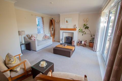 6 Oak Close, Ottery St Mary, EX11 1BB